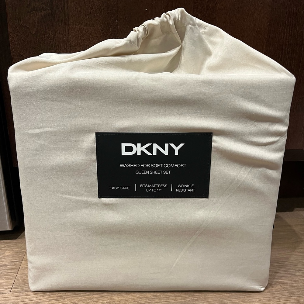 New DKNY 4 Piece Queen Sheet Set